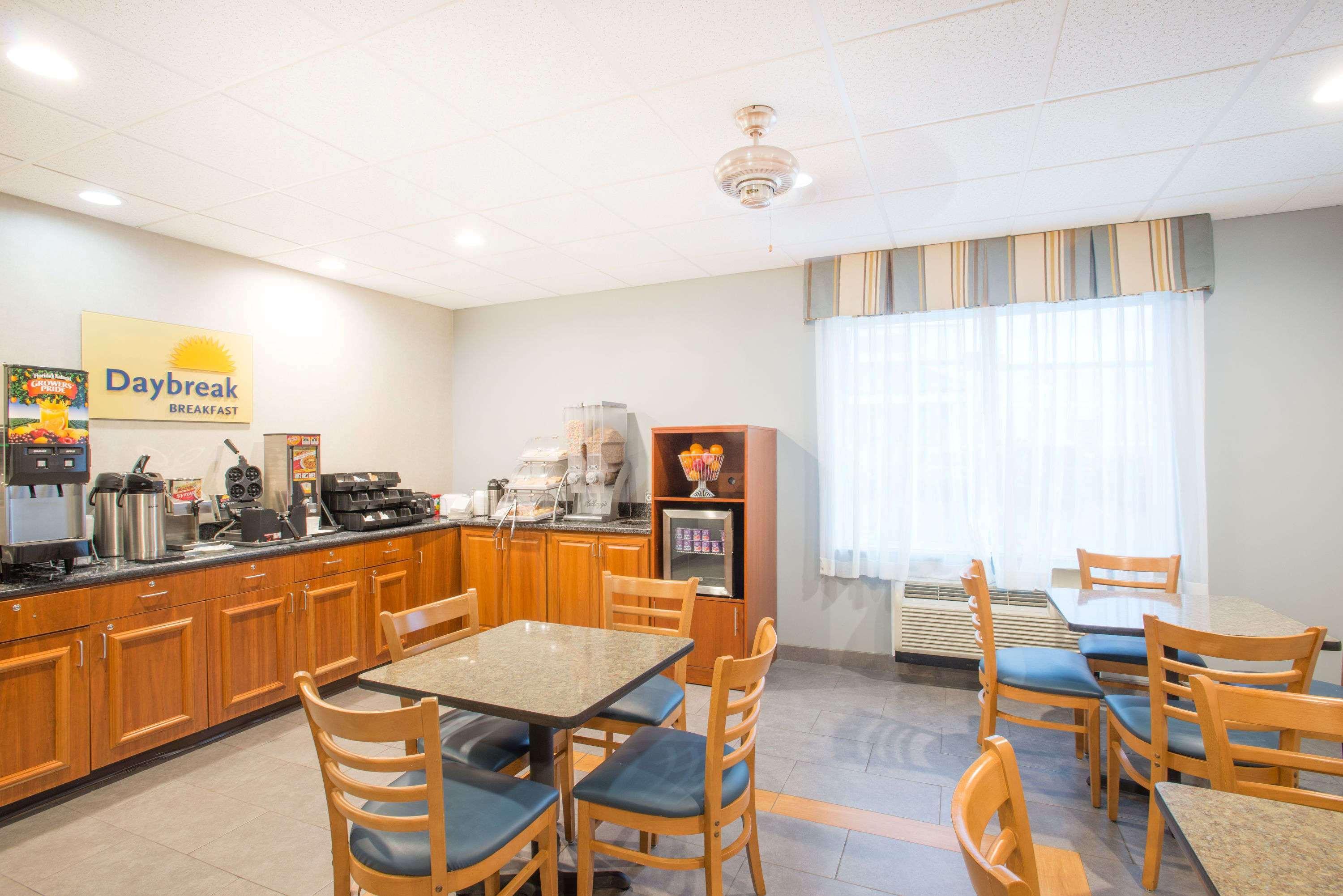 Days Inn By Wyndham Watertown Fort Drum Evans Mills Exteriér fotografie