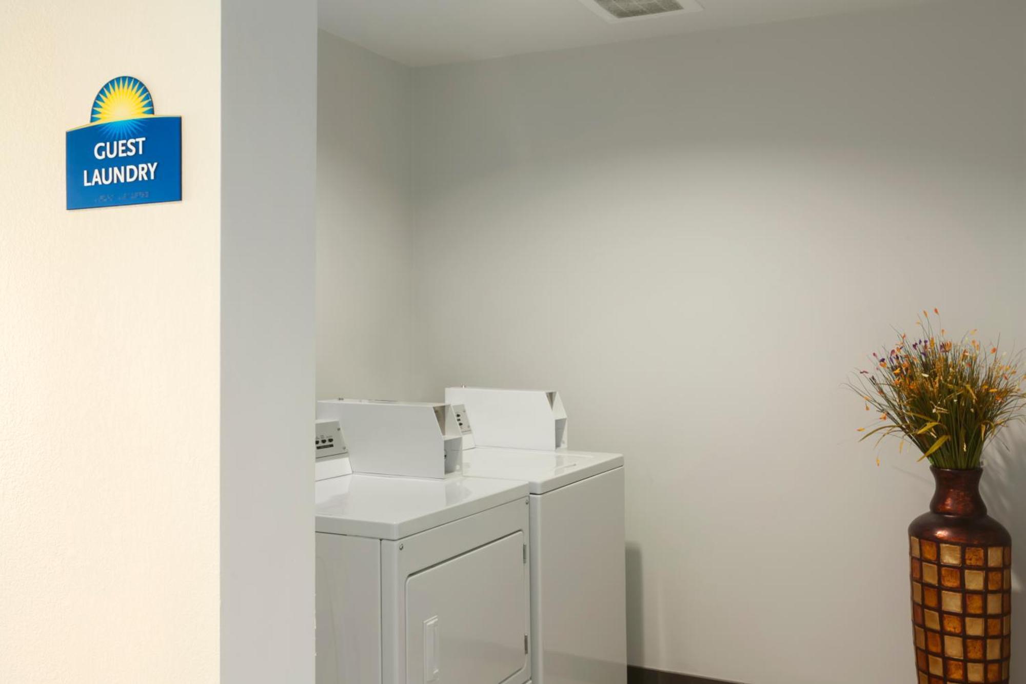 Days Inn By Wyndham Watertown Fort Drum Evans Mills Zařízení fotografie